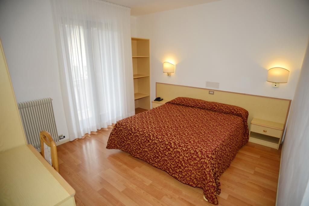 Hotel Canada Andalo Zimmer foto