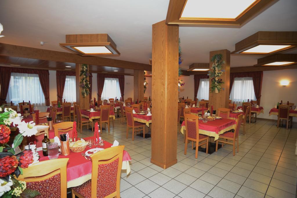 Hotel Canada Andalo Exterior foto